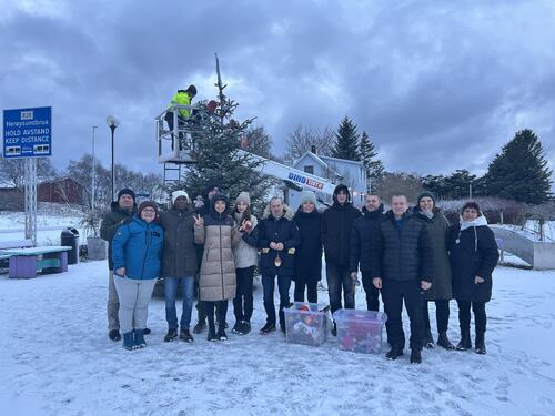 Pynting av julegrana på torget 29