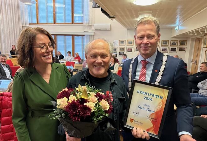 Katrine Fossheim, Stein Buan med blomst og diplom og Harald Tyrdal