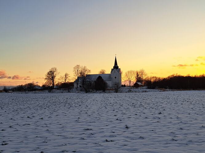 Herøy kirke. (Foto: Kristin Grande)