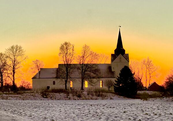 Herøy kirke. (Foto: Bente Lien)