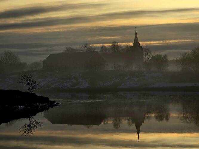 Trolsk ved prestegården. (Foto: Oddbjørn Lorvik)