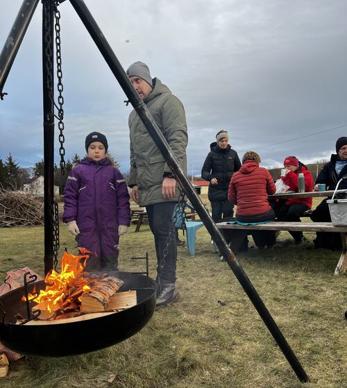 Hele Herøy båler_Herøy caravan 1