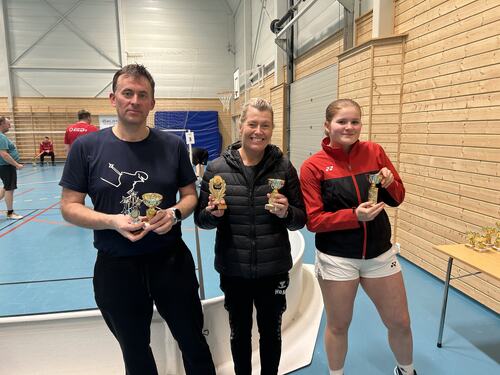 Herøy Cup i badminton 2025_noen utøvere med premie