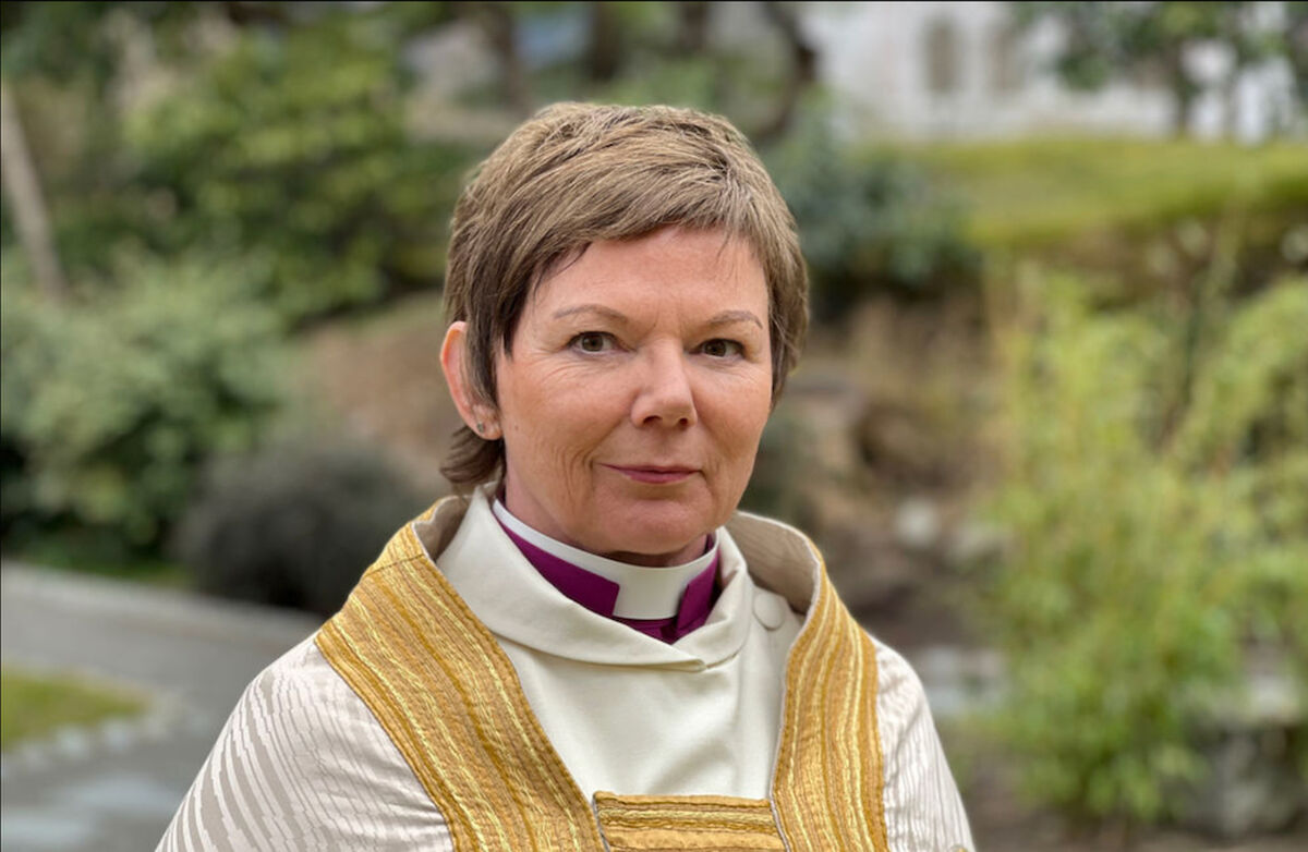 – Språk åpner og språk stenger. Vår oppgave er å bruke det slik at den andre blir trygg, sett og inkludert, sa Ragnhild Jepsen, biskop i Bjørgvin. Foto: Bjørgvin bispedømekontor Ragnhild Jepsen i sin bispedrakt