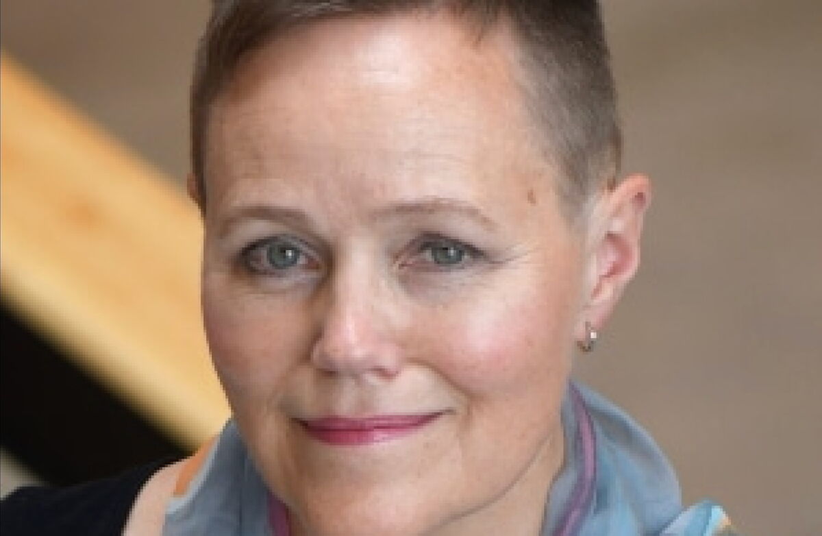 Bilde av Anne Gry Skonnord. Kortklipt hår, blå øyne