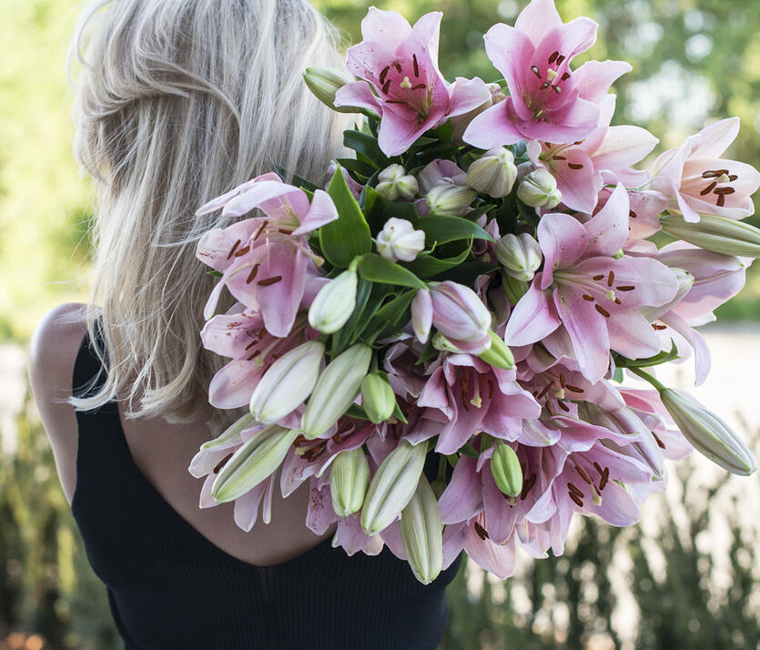 Bestill blomster<br/> rett hjem på døren