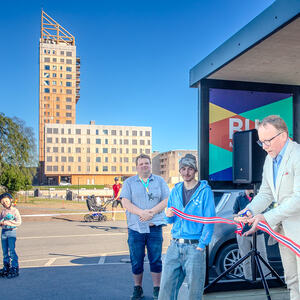 Kai Ove Berg klipper snora og åpner BUA Bloxx