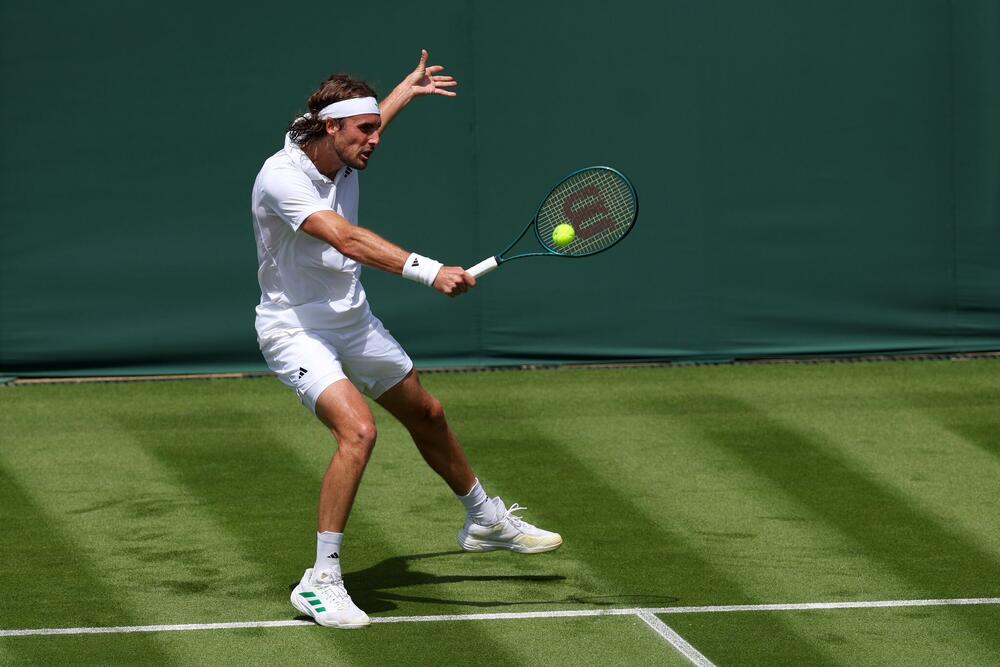 Stefanos Tsitsipas se pose des questions