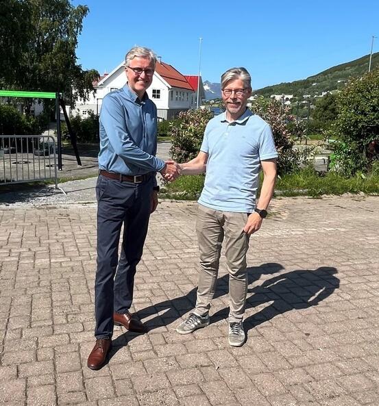 Bjørn Akselsen sammen med kommunedirektør Per Bjørn Holm-Varsi