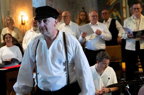 Konferansier Jens Andreas Carlsen skapte latter og refleksjon i rollen som gammelt skrømt.