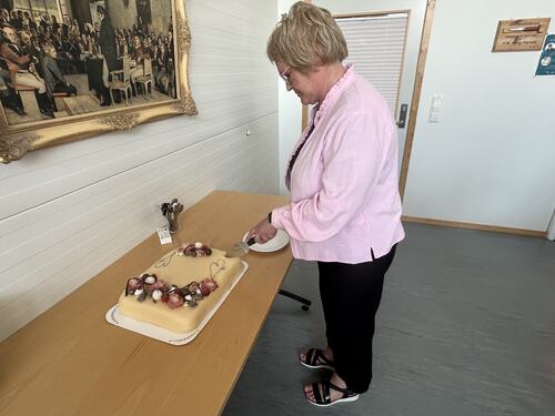 Markerte 40 år for Hilde_Hilde ved kake