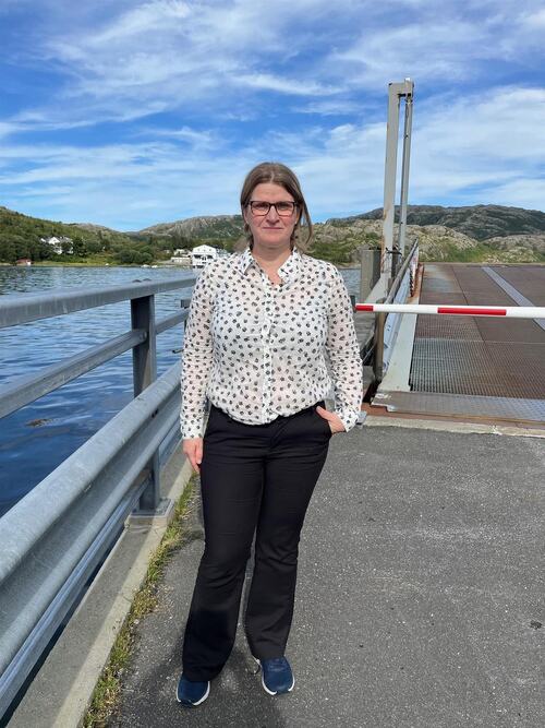 Fylkesråd for samferdsel Marianne Dobak Kvensjø opplyser i en pressemelding at det i disse dager monteres tolv sanntidskamera på ulike ferjeleier på Helgeland. (Foto: Anna Brandal)