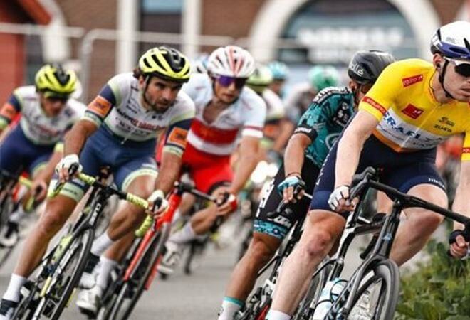 Syklister fra ritt i Arctic Race of Norway