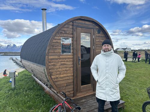 Christian Thoresen, alias Chris Viviano, har mange jern i ilden.