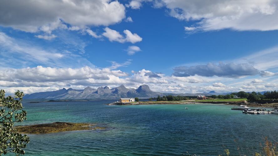 Fine fargekombinasjoner. Himmel og hav. (Foto: Elsa Jakobsen)