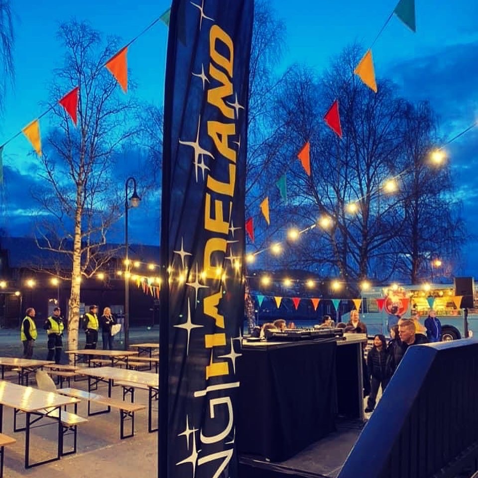 Gatefest utenfor Ungdommens Hus Gatefest utenfor Ungdommens Hus i Gran sentrum