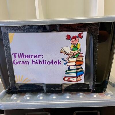 Skoler og barnehager kan bestille bokkasser.