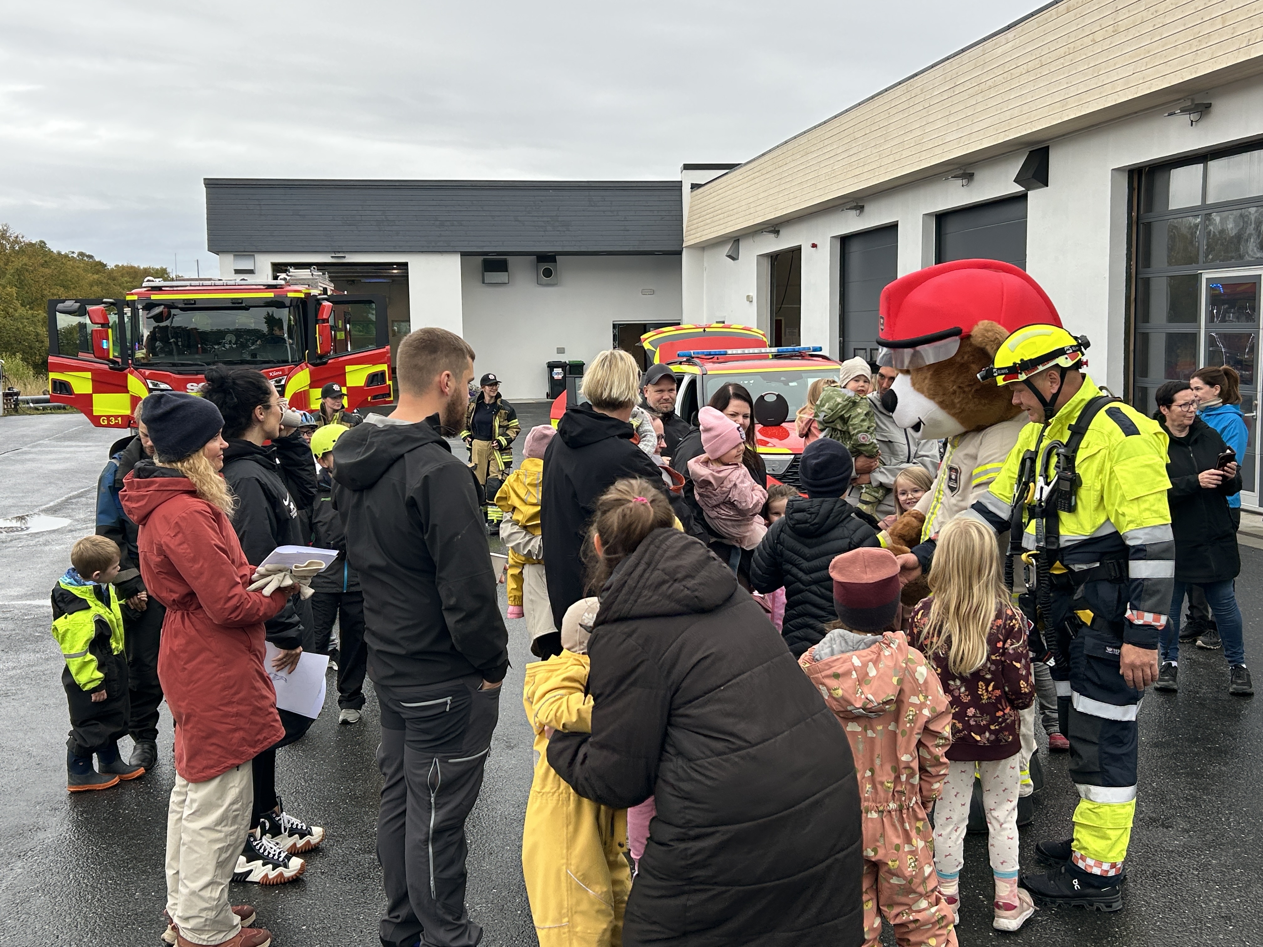 Åpen dag på brannstasjonen_Bjørnis