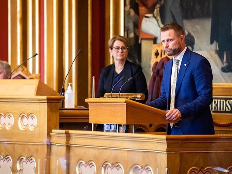 Bernt Høye på talerstolen i Stortinget