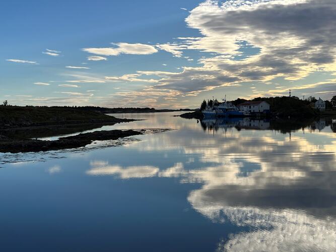 Himmel og hav. (Foto: Elbjørg Larsen)