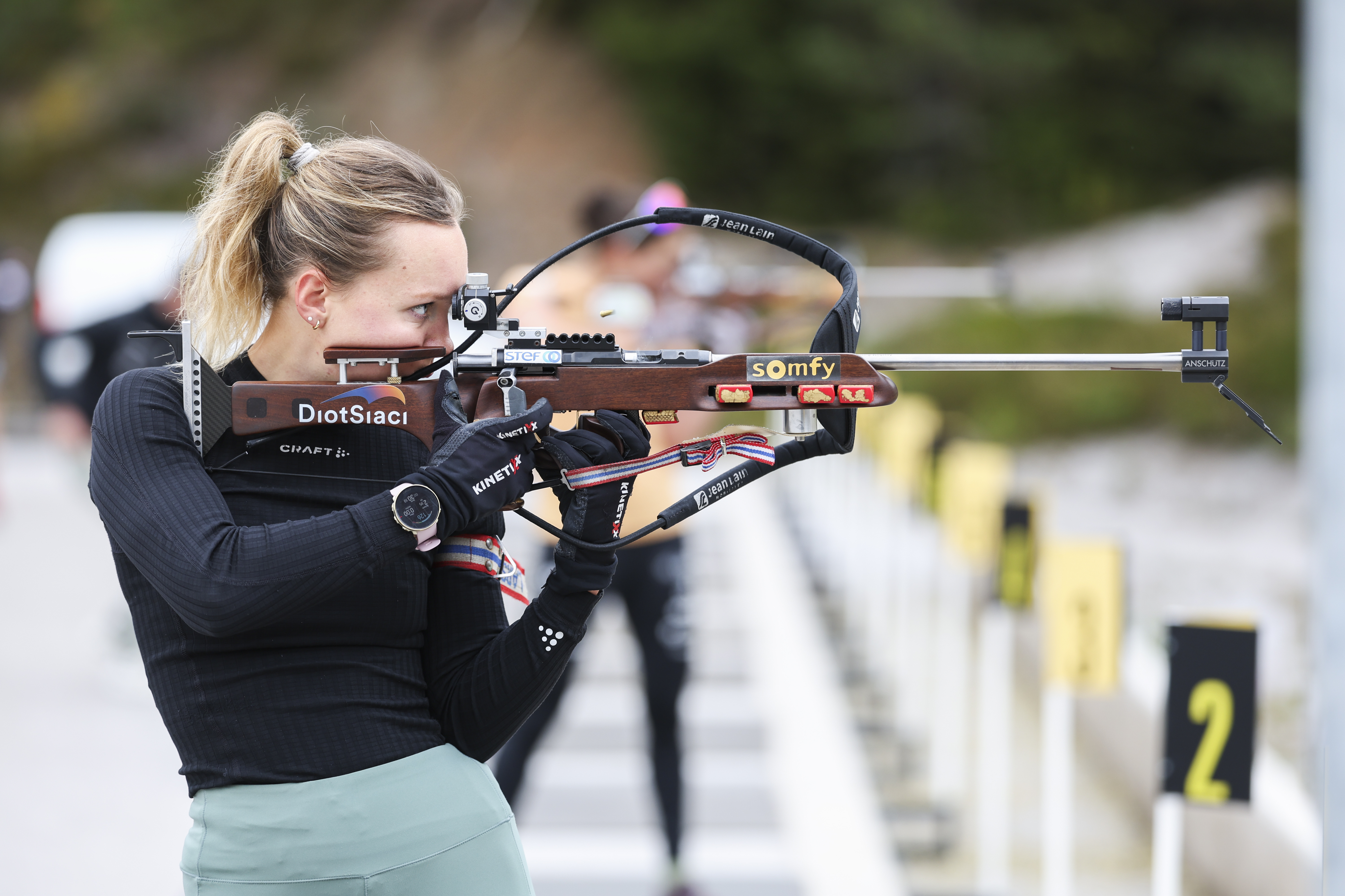 Océane Michelon en séance de tir à Ramsau