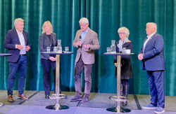 Deltakere i paneldebatten (fra v.): Jan Hjelle, adm.dir. i Husbanken, Liv B. Hansteen, tjenesteleder Grunneiendom, Bærum kommune eiendom, Morten Andreas Meyer, generalsekretær i Huseiernes Landsforbund, Bente Johansen, spesialrådgiver i NBBL, Jan Davidsen, forbundsleder i Pensjonistforbundet. Foto: Torbjørn Vinje Deltakere i paneldebatten