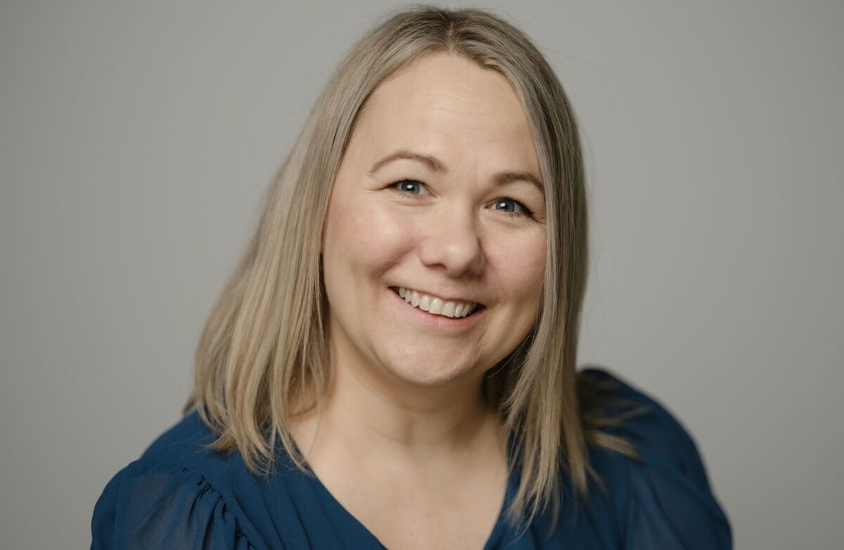 – Bare gjennom felles innsats kan vi bevare og videreutvikle det velferdssamfunnet vi er så stolte av, sa Nina Myklebust, fungerende leder ved Senteret for et aldersvennlig Norge. Foto: Privat Ung kvinne med mellomblondt hår.