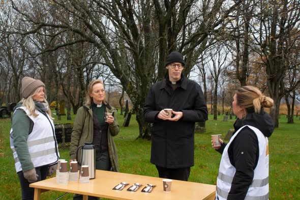 Kaffestund på kirkegården