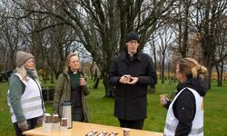 Kaffestund på kirkegården