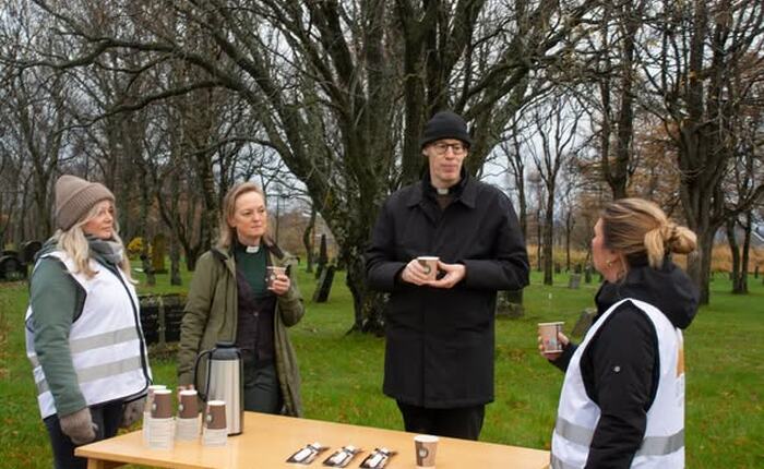 Kaffestund på kirkegården