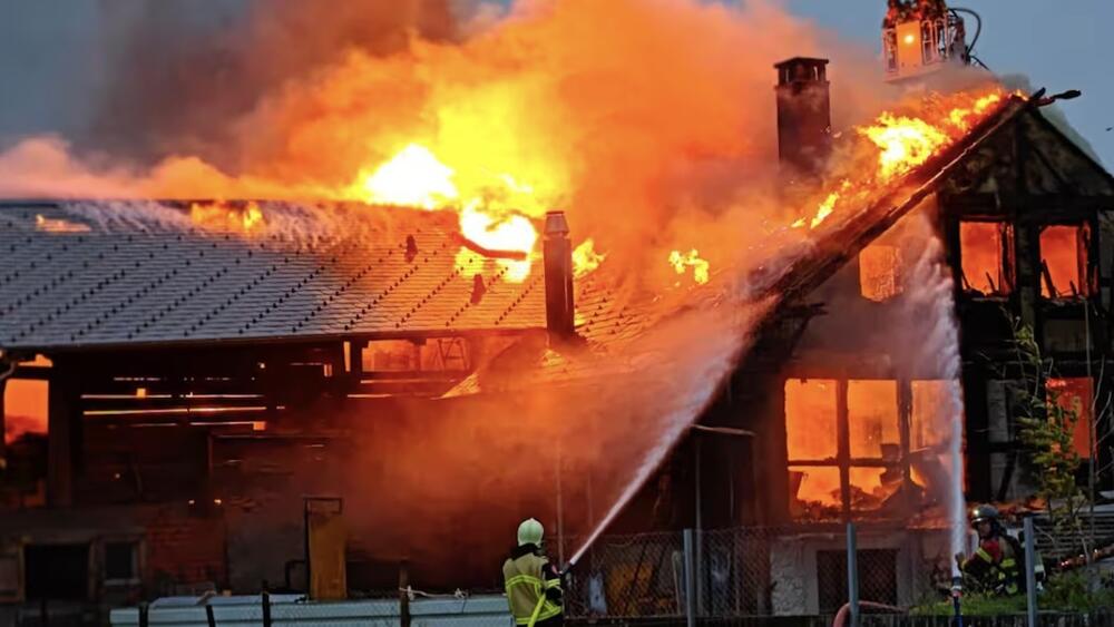 Photo : Blick Stefan Bohrer Incendie chez Bruno Kernen