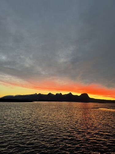 Morgenlys over søstrene. (Foto: Line Olsen)