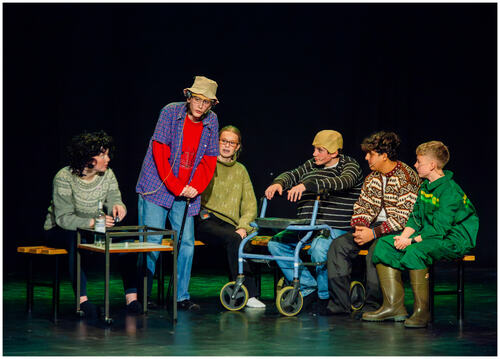 Pubkveld på Herøy omsorgssenter var ett av mange høydepunkt under revyen. Pubkveld på Herøy omsorgssenter var ett av mange høydepunkt under revyen.