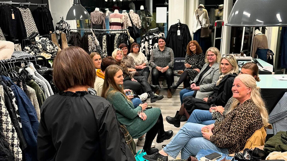 Foto av damer på Bus Stop