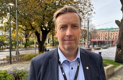 Jan Tenold, direktør for Ansattservice i Bergen kommune, åpnet Service- og tjenestekonferansen 2025. Foto: Eva Hille Mann utendørs