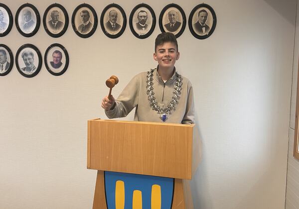 Nikolai var ordfører for en dag_Alene på talerstolen