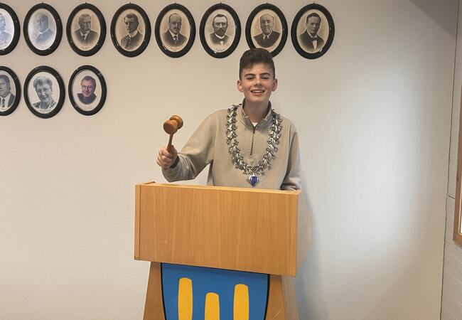 Nikolai var ordfører for en dag_Alene på talerstolen