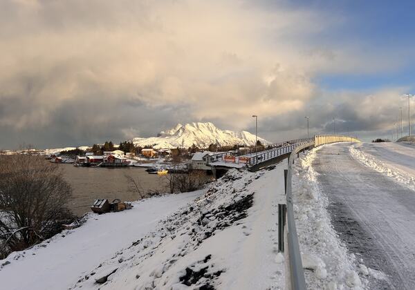 Riving av gammelbrua 14