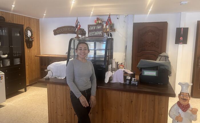 Ruen Thai i nye lokaler_Fon ved disken