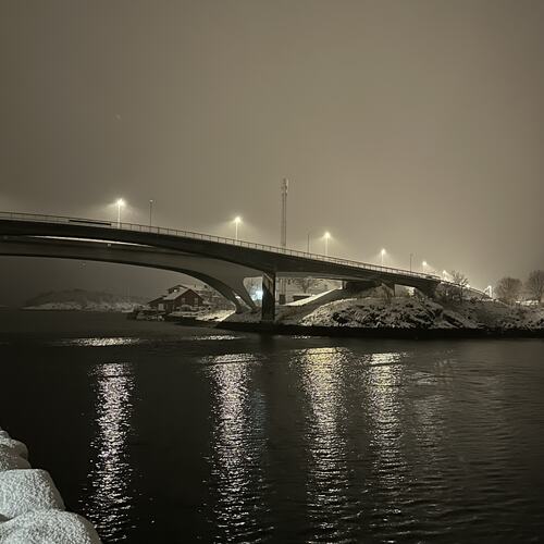 Venter på rekebåten. (Foto: Tone Evelyn Hansen)
