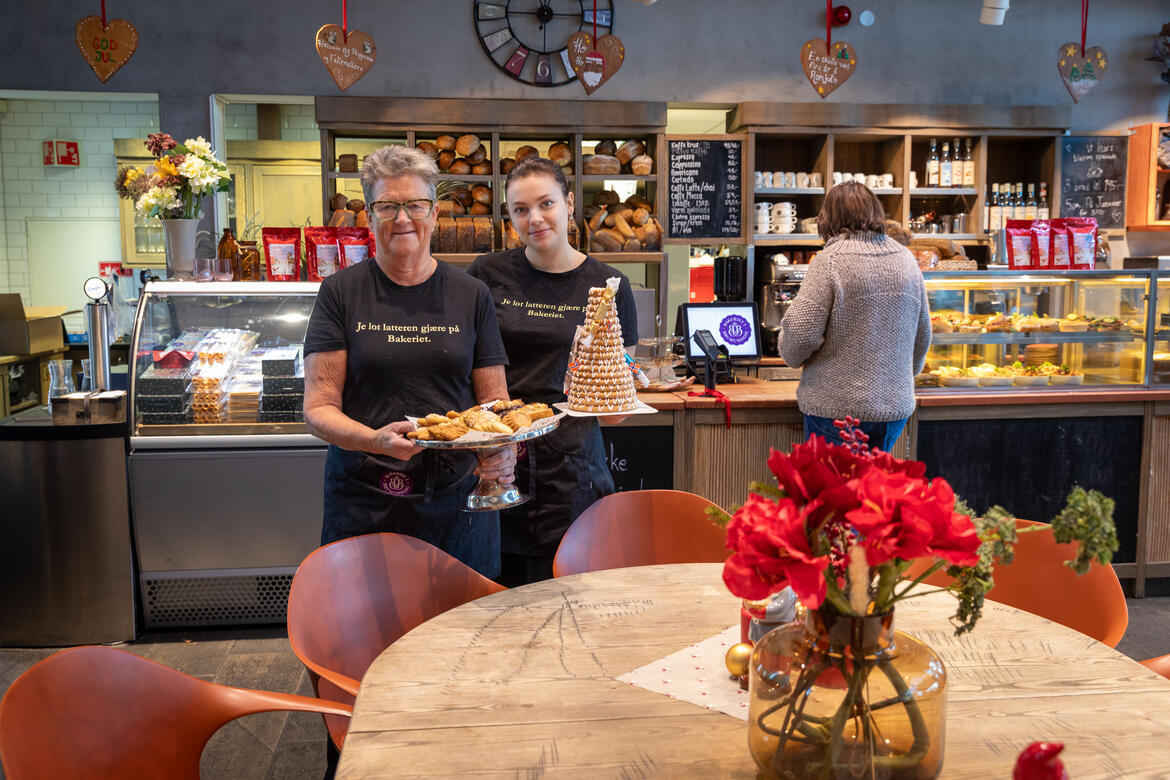Sissel og Saga på Bakeriet i Brumunddal