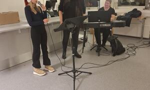 Mildred Rønning Flatås, Sigrid Pauline Brennhaug og Elisabeth Knutsen sto for flott underholdning. Mildred Rønning Flatås, Sigrid Pauline Brennhaug og Elisabeth Knutsen sto for flott underholdning.