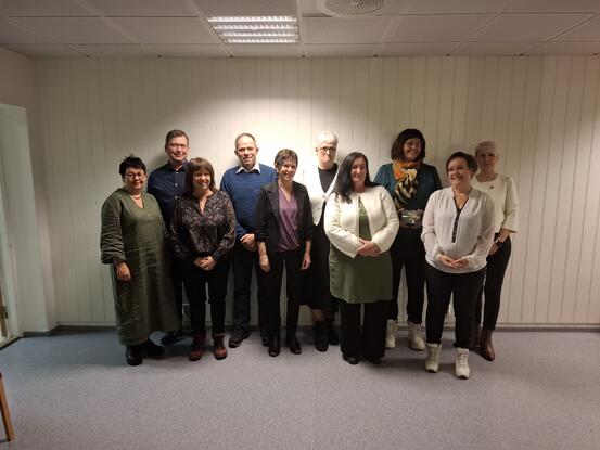 F.V. Unni Hansen Hjerpset, Kevin Andre Presteng Tuven, Monica Thomassen, Thore Rønning, Grethe Lillemo, Erdis Nilsen, Frøydis Oksfjellelv, Hanne Heggedal, Åse Ingunn Buskli og Camilla Berg fikk utdelt gullklokke for 25 års tjeneste F.V. Unni Hansen Hjerpset, Kevin Andre Presteng Tuven, Monica Thomassen, Thore Rønning, Grethe Lillemo, Erdis Nilsen, Frøydis Oksfjellelv, Hanne Heggedal, Åse Ingunn Buskli og Camilla Berg fikk utdelt gullklokke for 25 års tjeneste