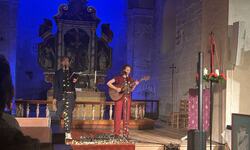 Duoen HÅP består av visesanger Anna Holand og poet Åsmund Seip. Duoen HÅP består av visesanger Anna Holand og poet Åsmund Seip.