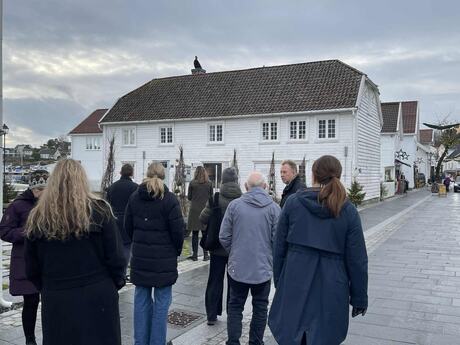 Samling av personer utendørs