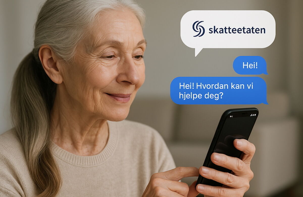 Rett balanse mellom selvbetjente løsninger og tilbud om personlig kontakt ser ut til å være nøkkelen for å møte brukernes behov, skriver artikkelforfatterne. Foto: KI-generert Eldre dame med grått langt hår i hestehale chatter med skatteetaten.