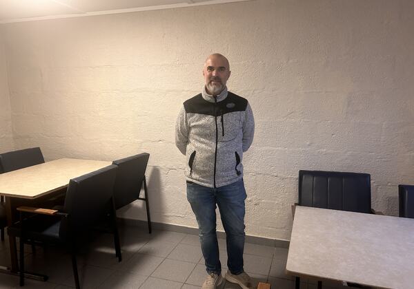 Nymalt venterom på Flostad etter hærverk_Erlend