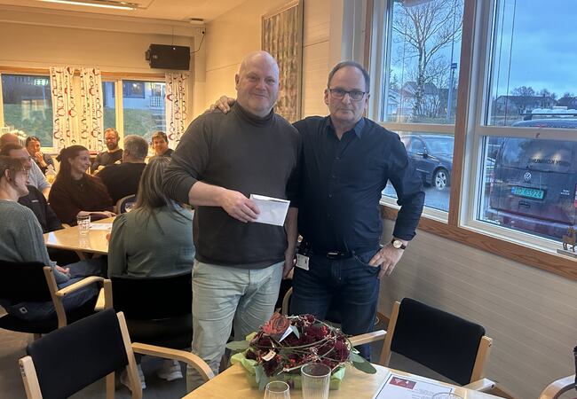 Arnt takket av etter 43 år i kommunen_Arnt og Henrik