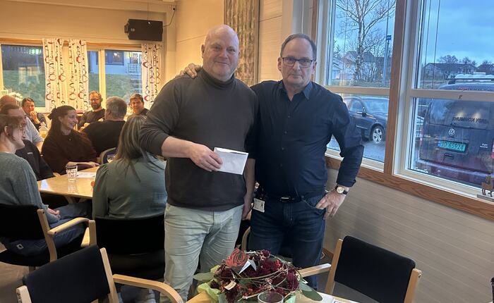 Arnt takket av etter 43 år i kommunen_Arnt og Henrik
