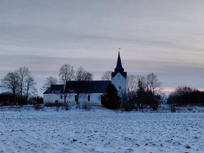 Herøy kirke. (Foto: Kristin Grande)